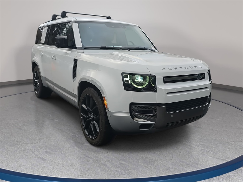 2023 Land Rover Defender 130 First Edition photo 3