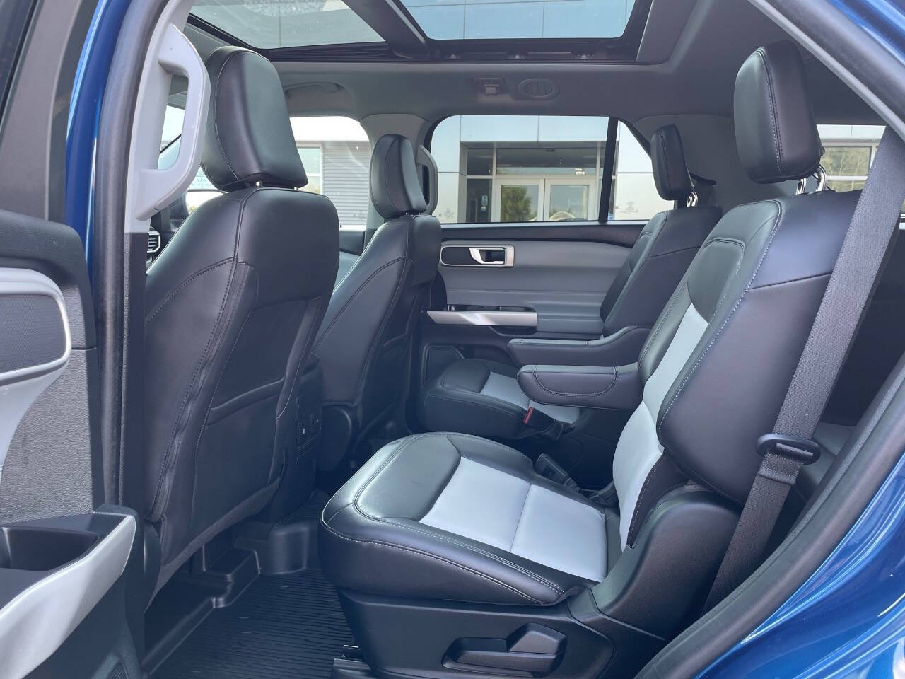 2022 Ford Explorer XLT photo 9