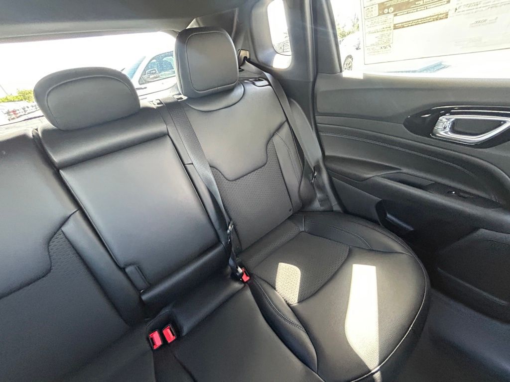 2026 Jeep Compass Latitude Altitude photo 14