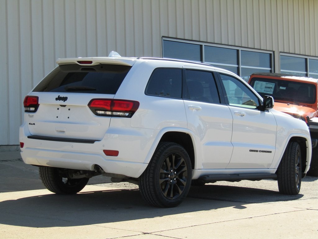 2020 Jeep Grand Cherokee Altitude photo 2