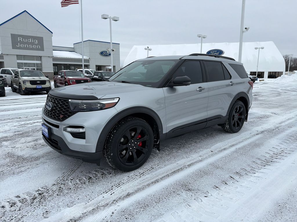 2020 Ford Explorer ST's photo