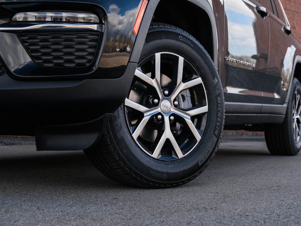 2025 Jeep Grand Cherokee Limited photo 4