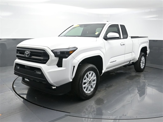 2025 Toyota Tacoma SR5 photo 3