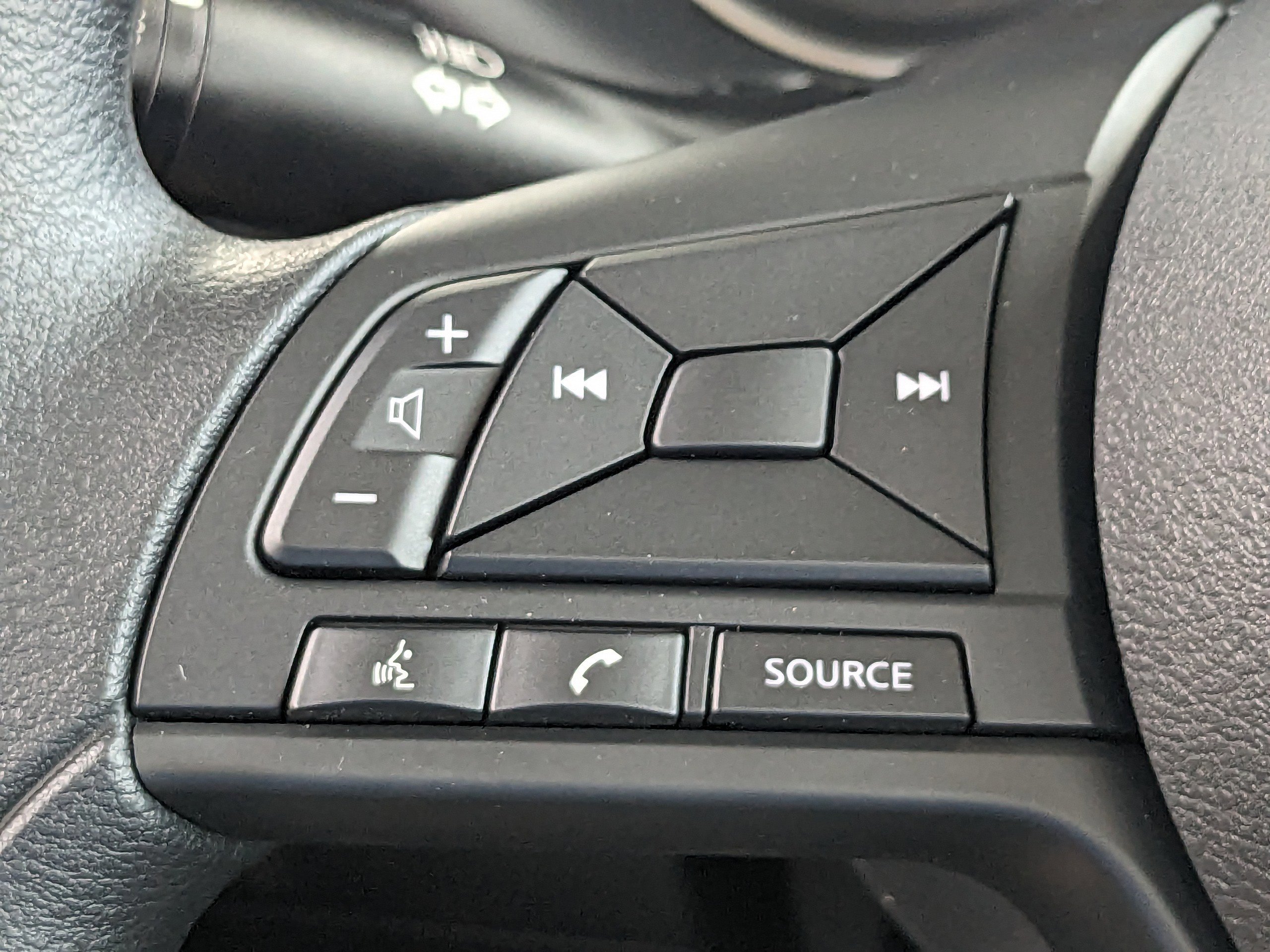 2025 Nissan Kicks Play S photo 18