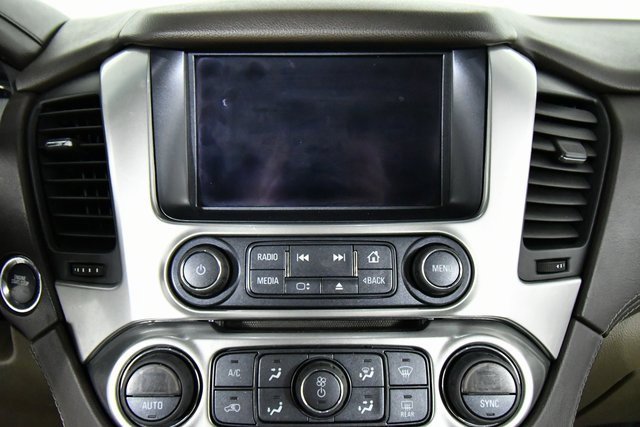 2017 Chevrolet Suburban LT photo 3