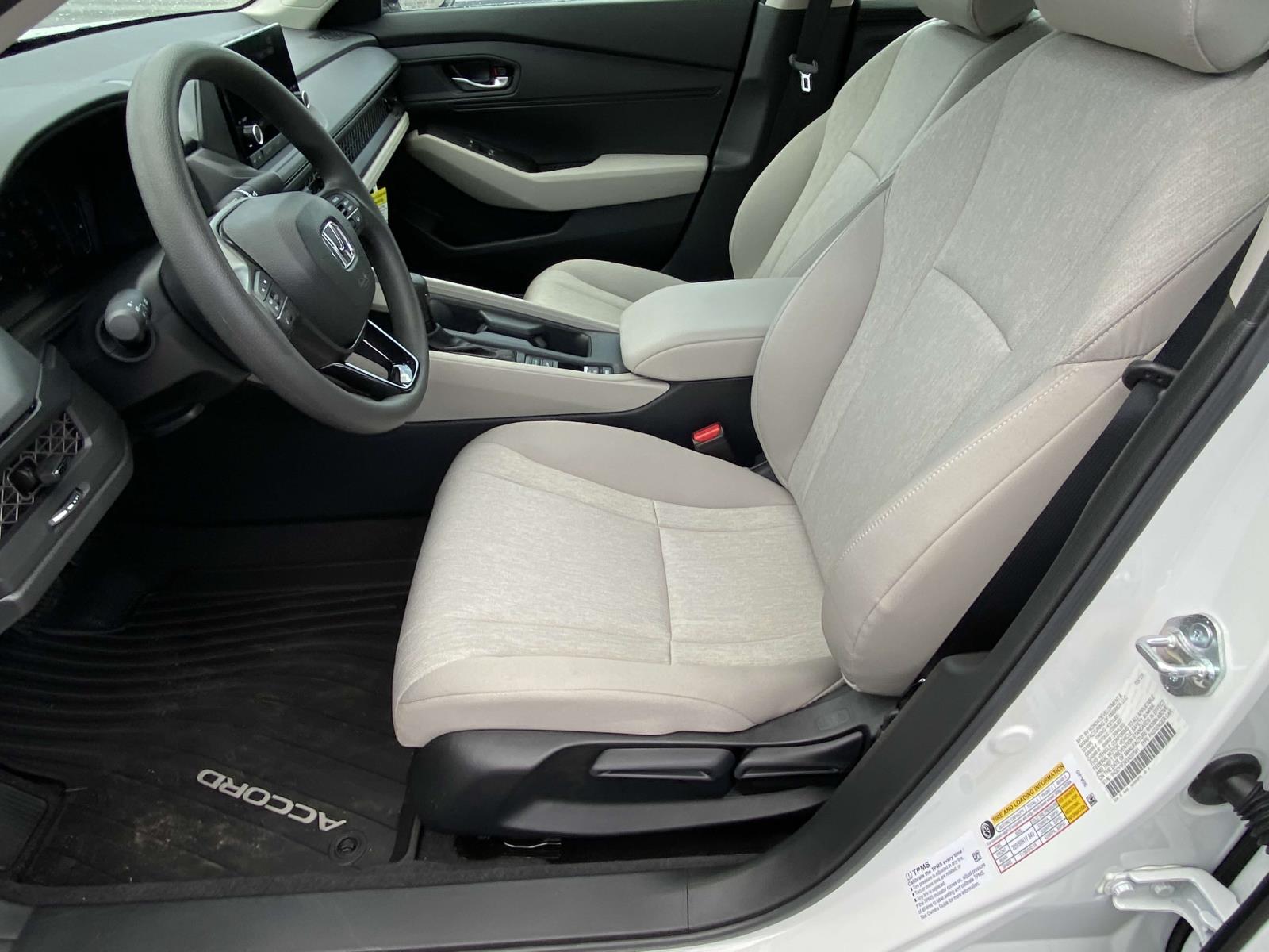 2025 Honda Accord LX photo 6