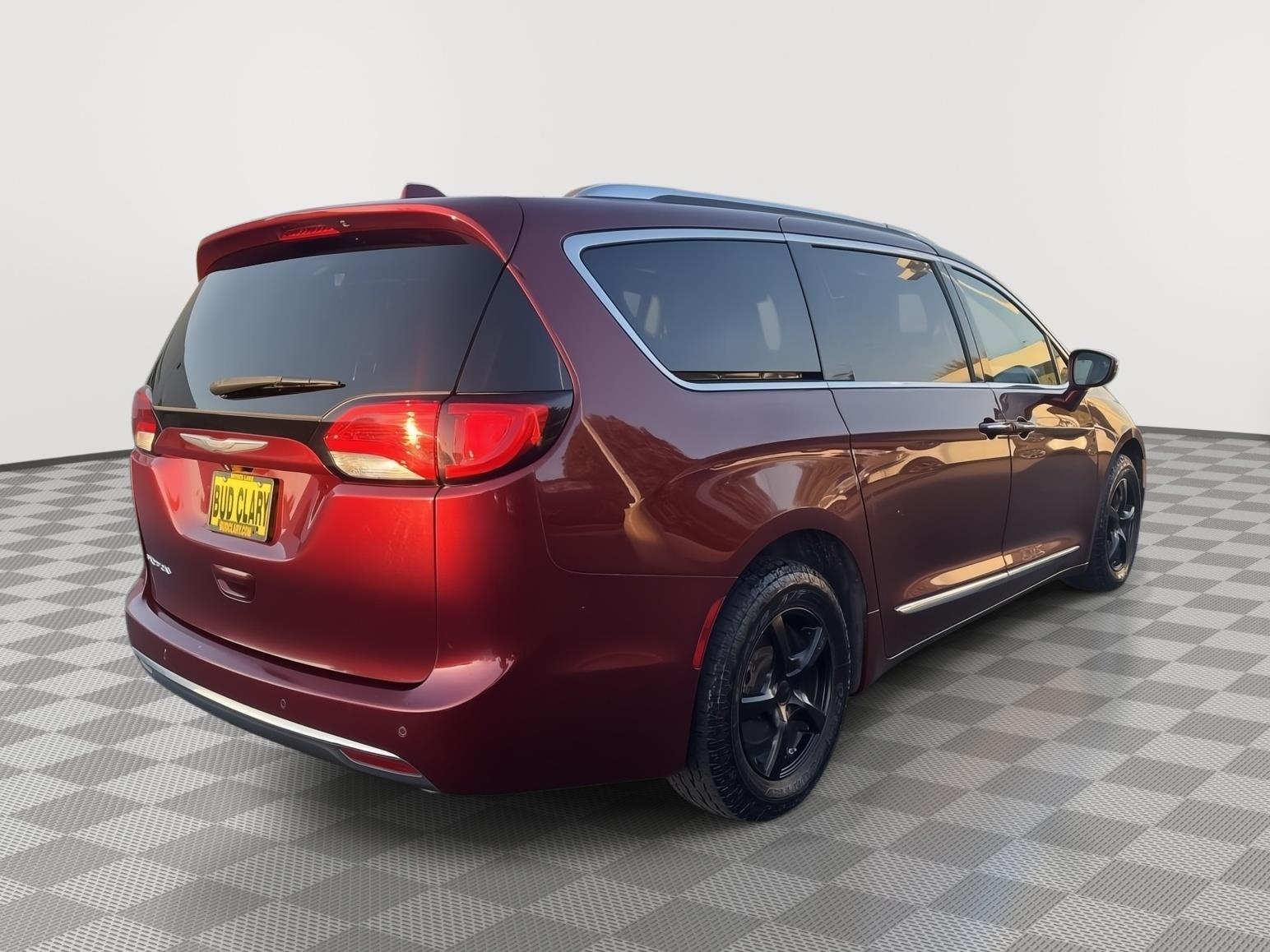 2017 Chrysler Pacifica Touring Plus photo 5