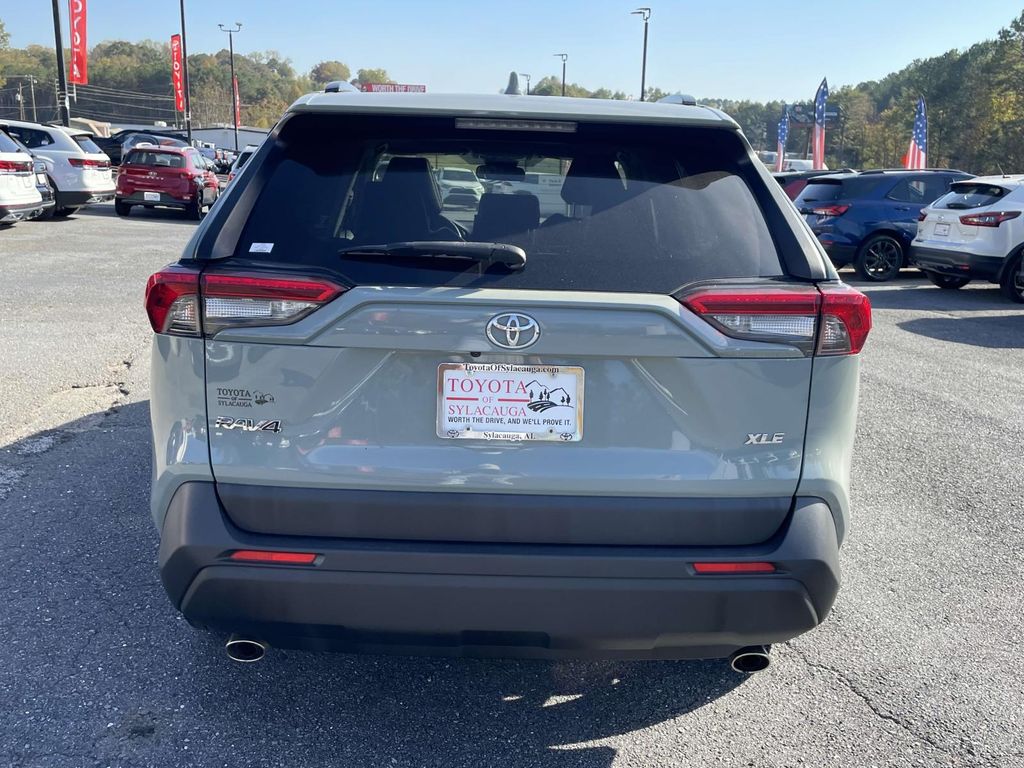 2021 Toyota RAV4 XLE Premium photo 3