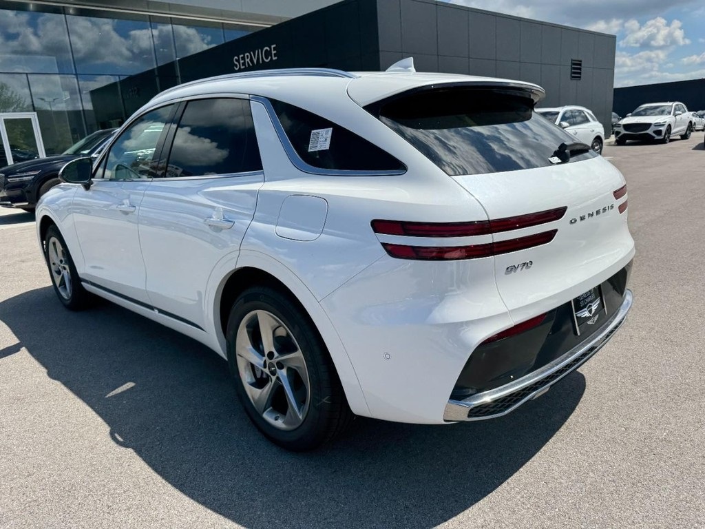 2026 Genesis GV70 2.5T Advanced photo 3