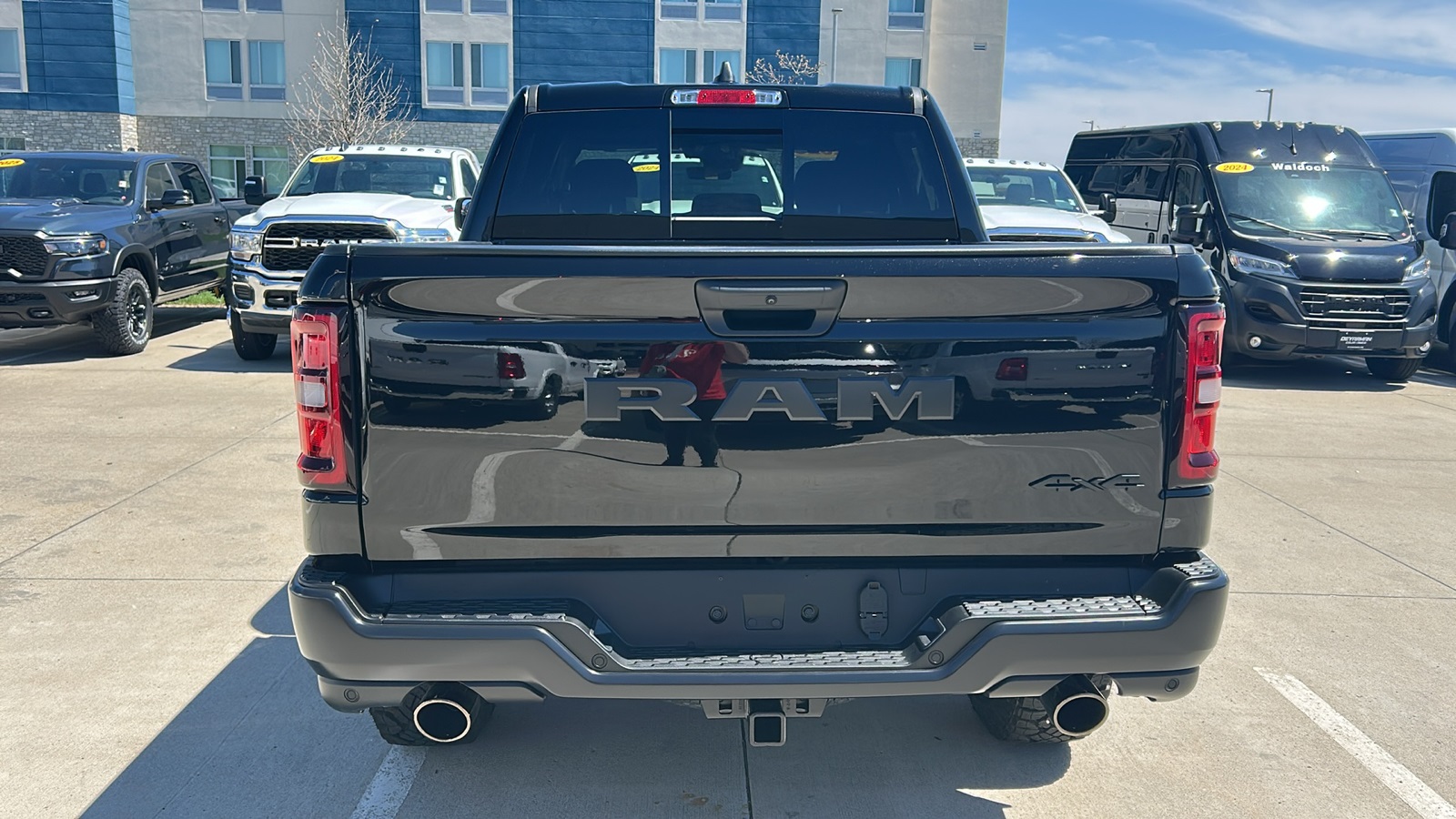 2025 Ram 1500 Warlock Tradesman photo 4