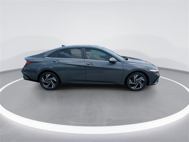 2025 Hyundai Elantra Hybrid Limited photo 9