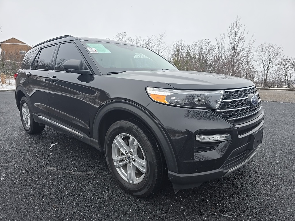 2022 Ford Explorer XLT's photo