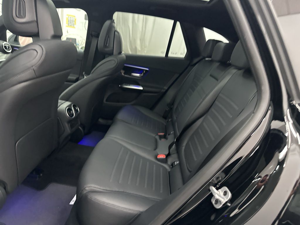 2025 Mercedes Benz GLC 300 photo 12