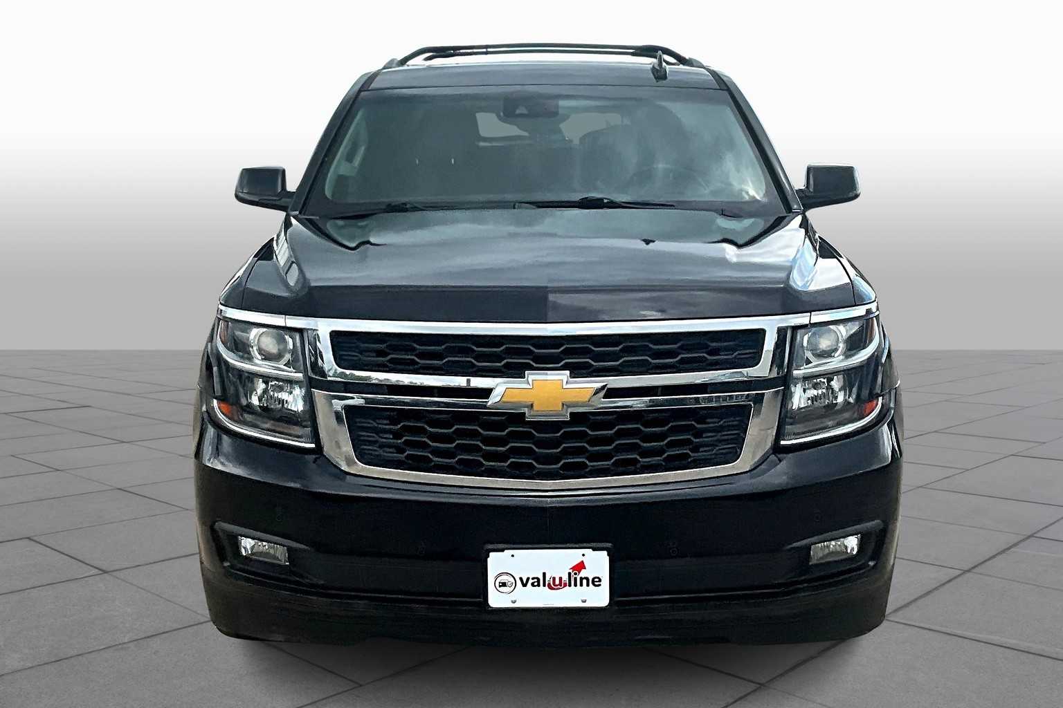 2019 Chevrolet Suburban LT photo 3