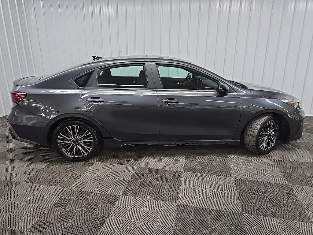 2022 Kia Forte GT-Line photo 2