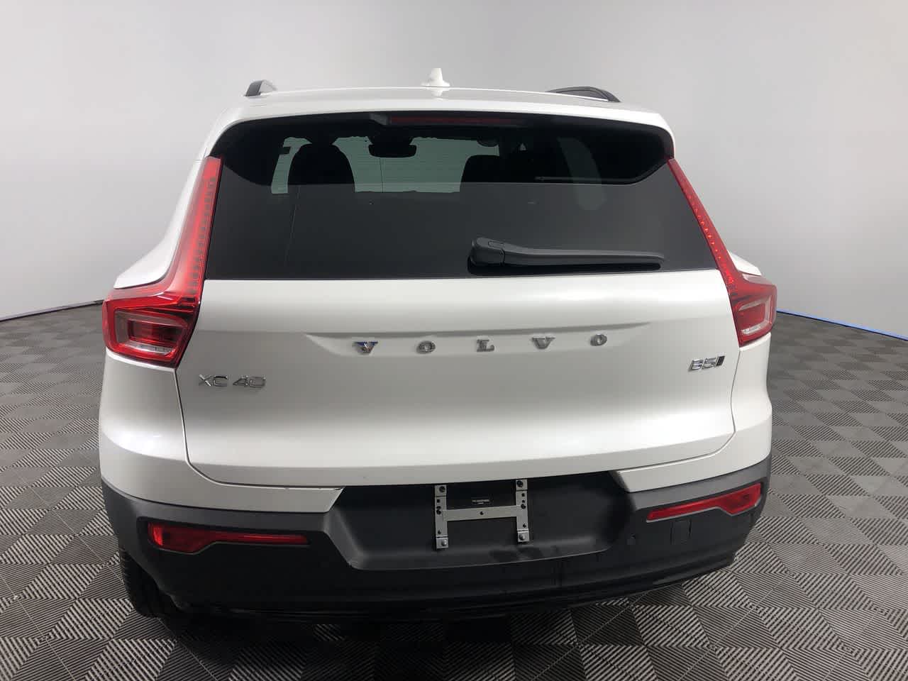 2025 Volvo XC40 Plus photo 4