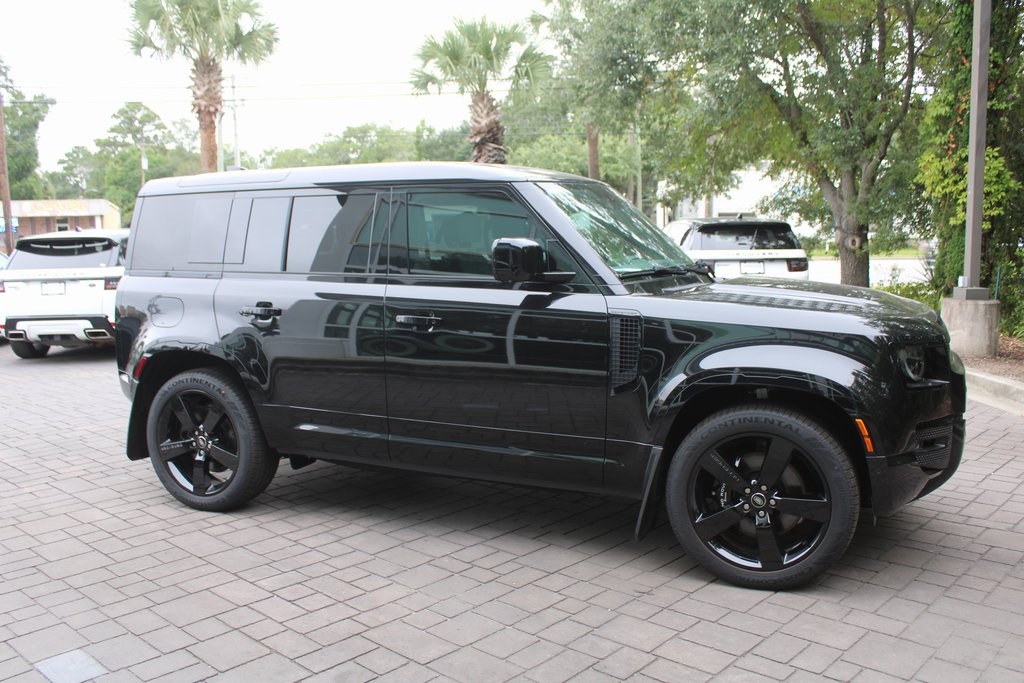 2025 Land Rover Defender 110 V8 photo 2