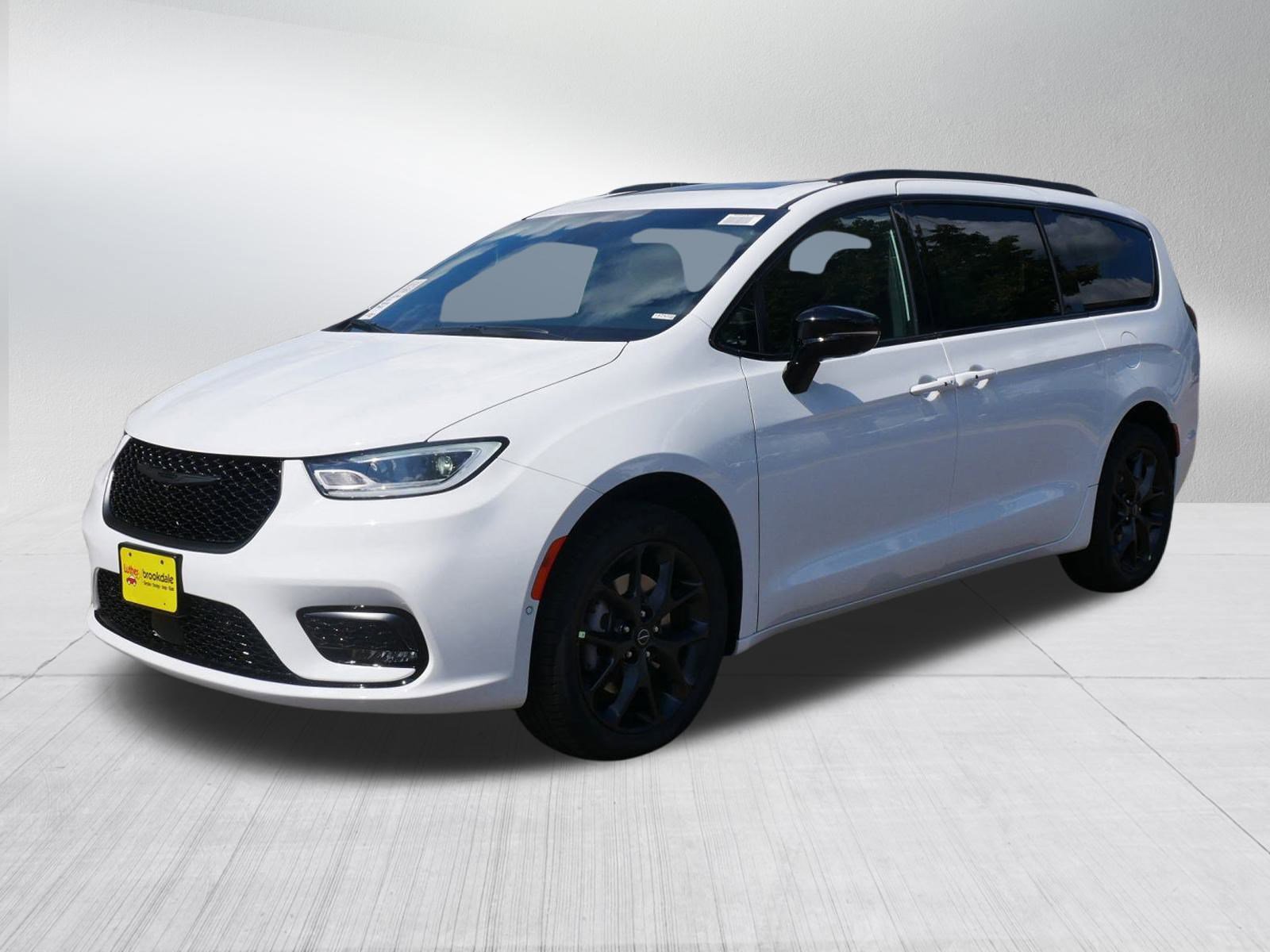 2026 Chrysler Pacifica Limited photo 2