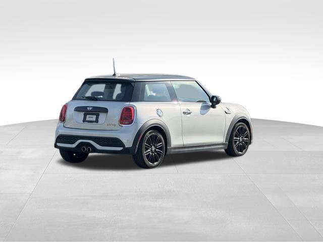 2023 Mini Cooper 2 Door Hardtop Signature photo 3