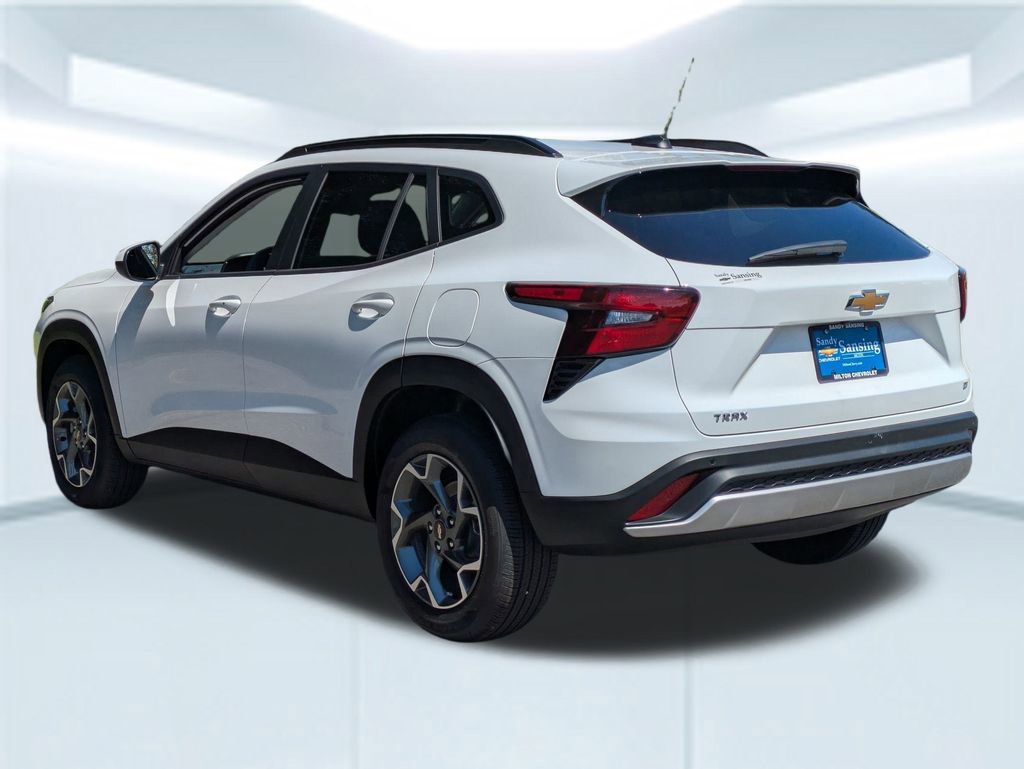 2025 Chevrolet Trax LT photo 3