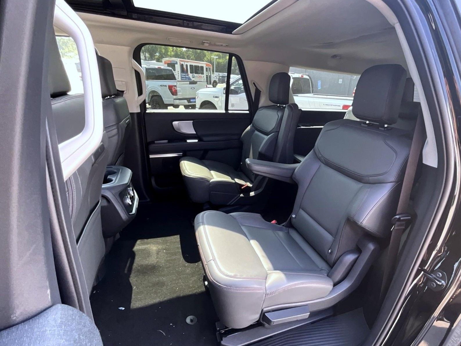 2025 Ford Expedition MAX photo 10