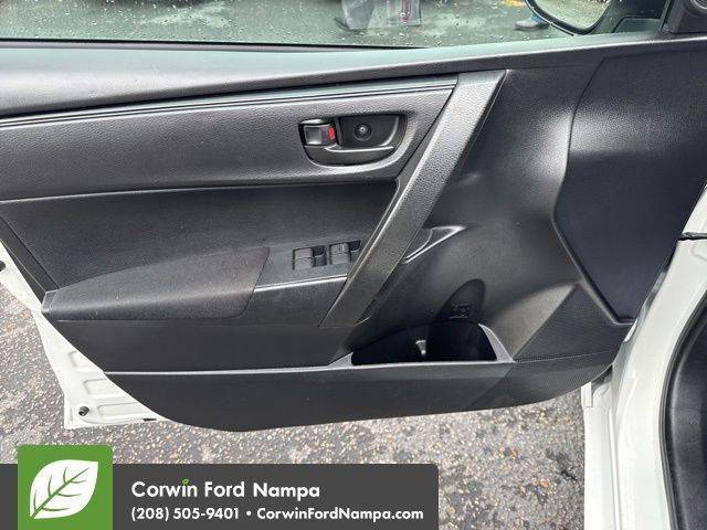 2018 Toyota Corolla L photo 13