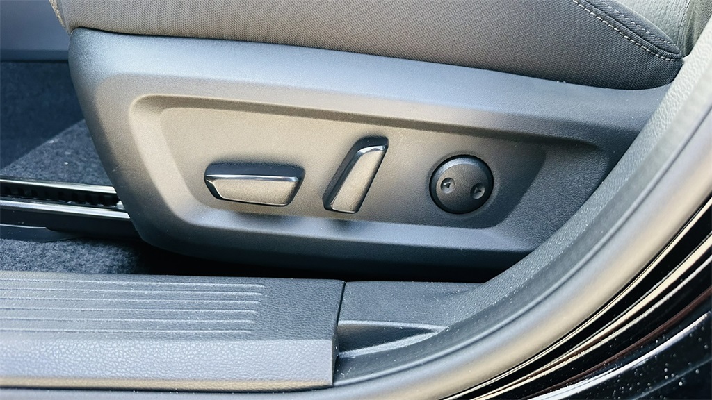 2026 Nissan Rogue SV photo 12
