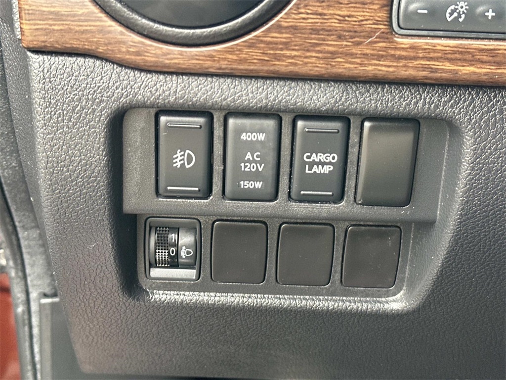 2017 Nissan Titan Platinum Reserve photo 23