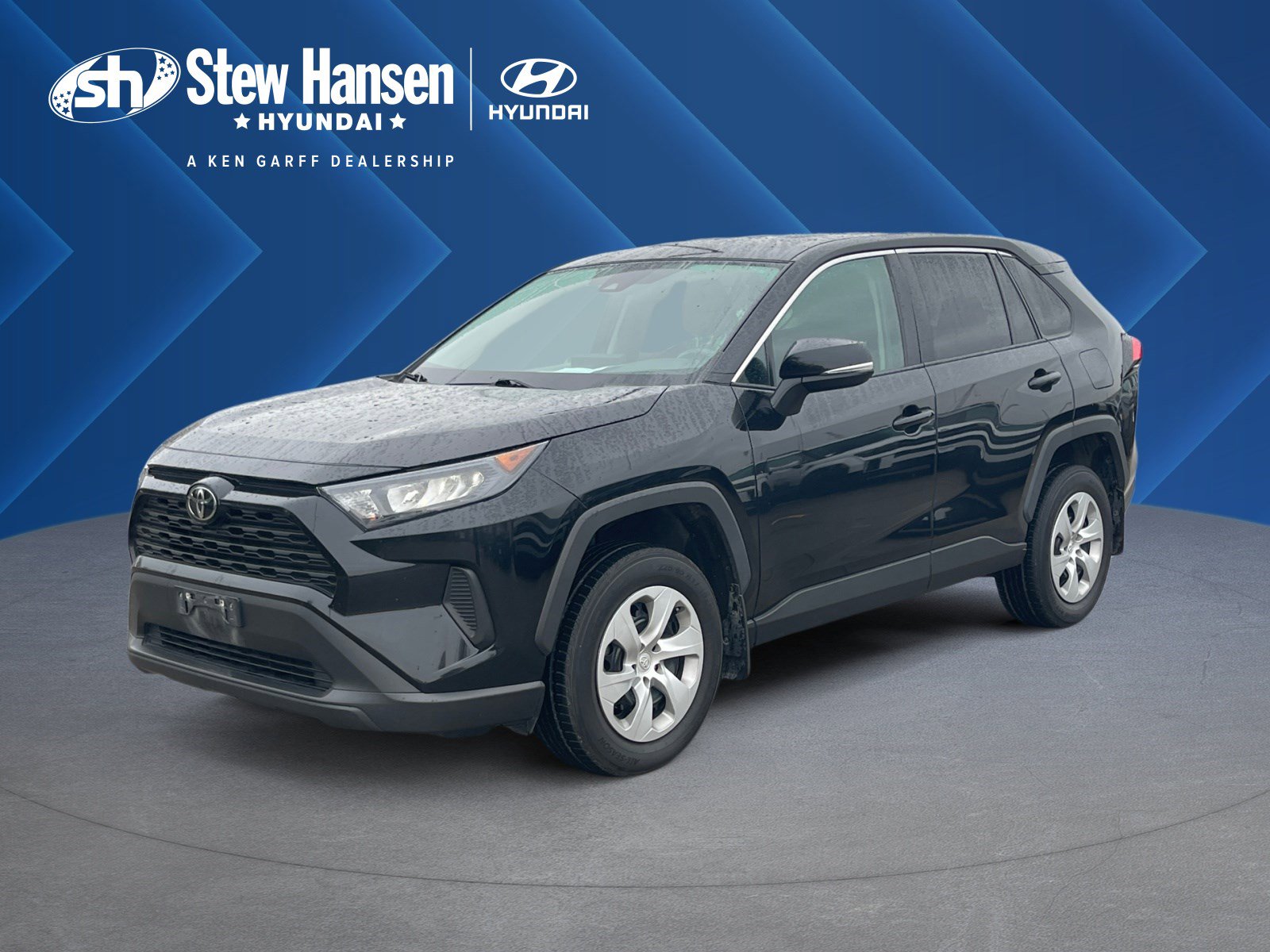 2022 Toyota RAV4 LE's photo