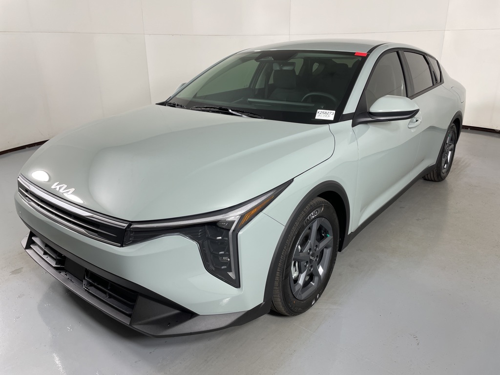 2025 Kia K4 LXS photo 4