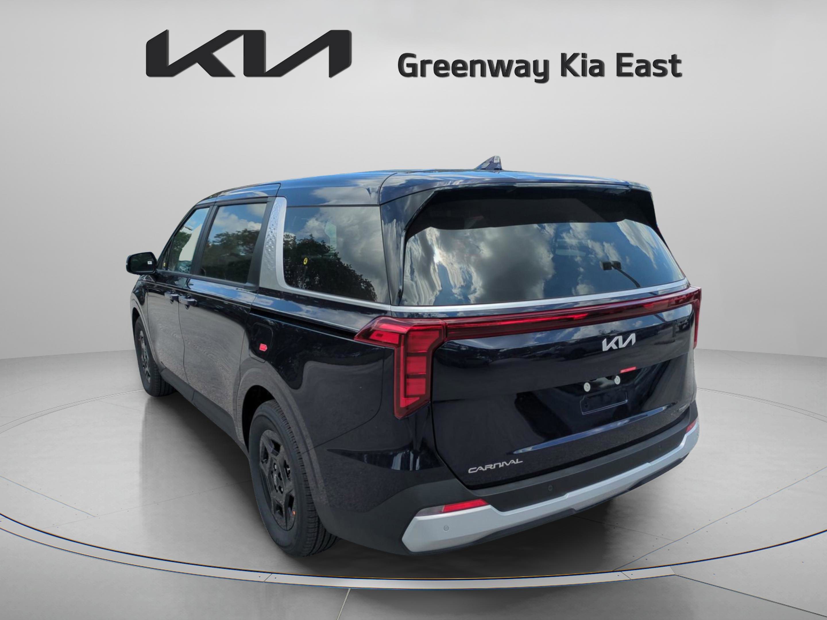 2026 Kia Carnival LXS photo 5