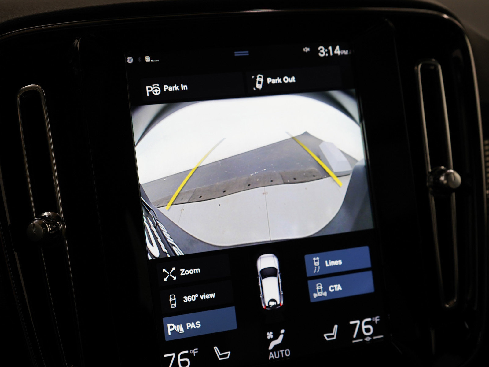2019 Volvo XC40 R-Design photo 24