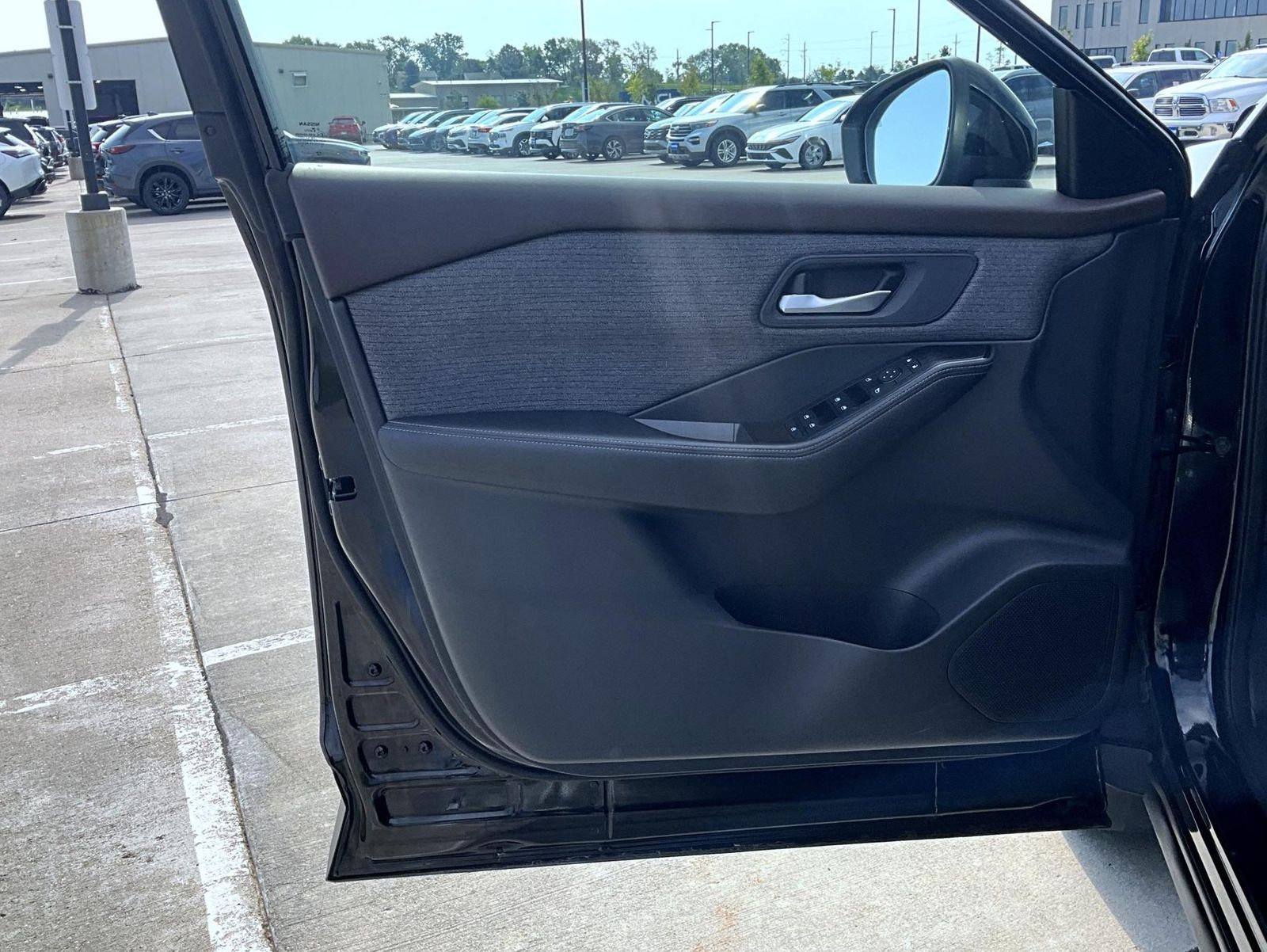 2022 Nissan Rogue SV photo 10
