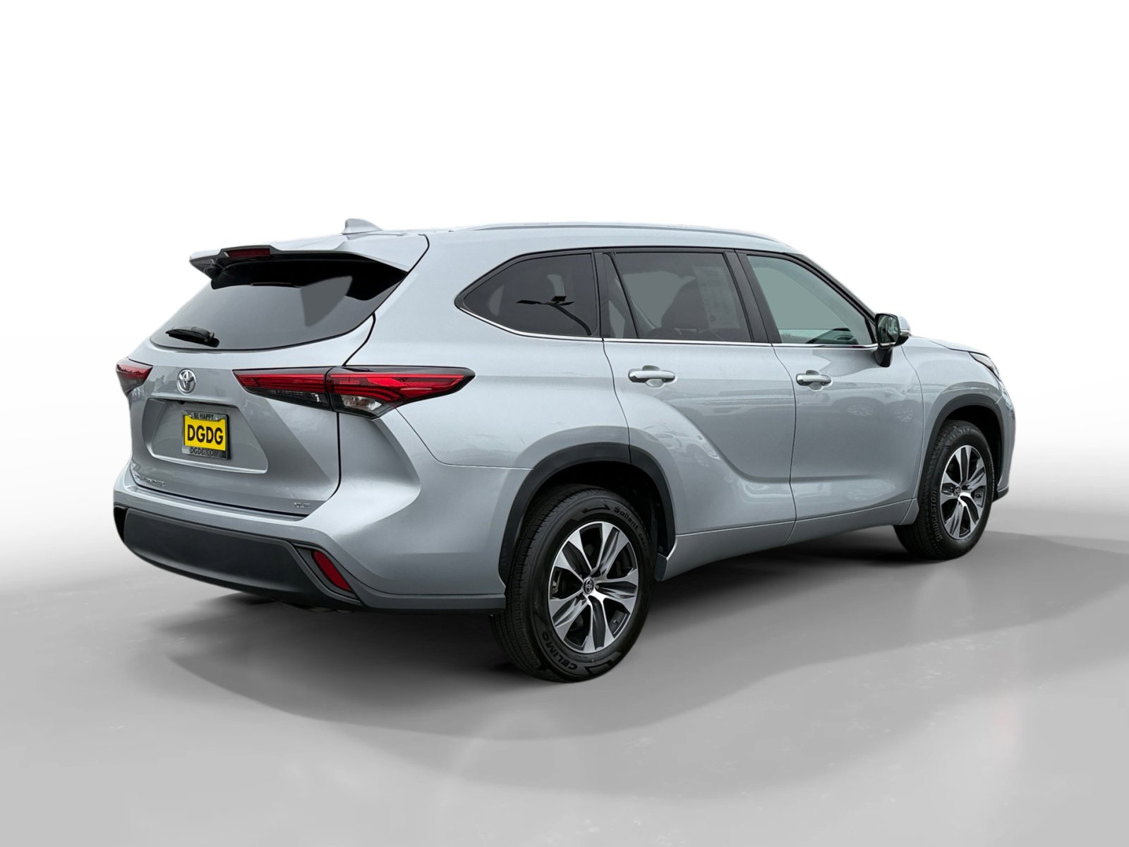 2023 Toyota Highlander XLE photo 2