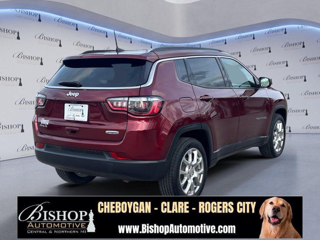 2022 Jeep Compass Latitude Lux photo 4