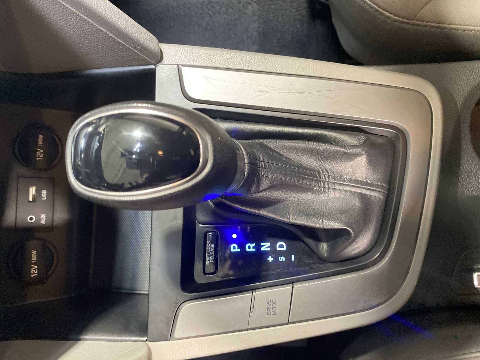 2020 Hyundai Elantra SEL photo 17