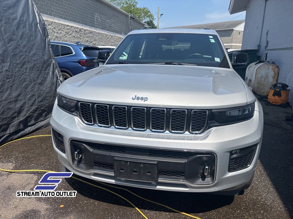 2021 Jeep Grand Cherokee Overland photo 2