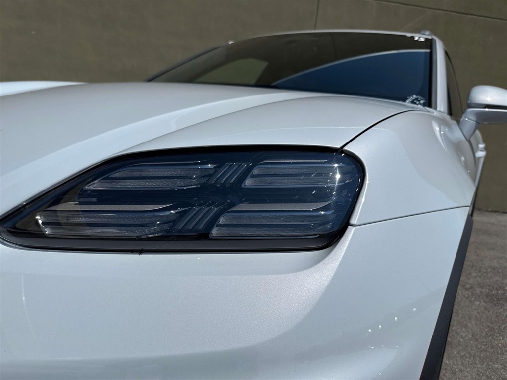2024 Porsche Macan Electric 4 photo 5