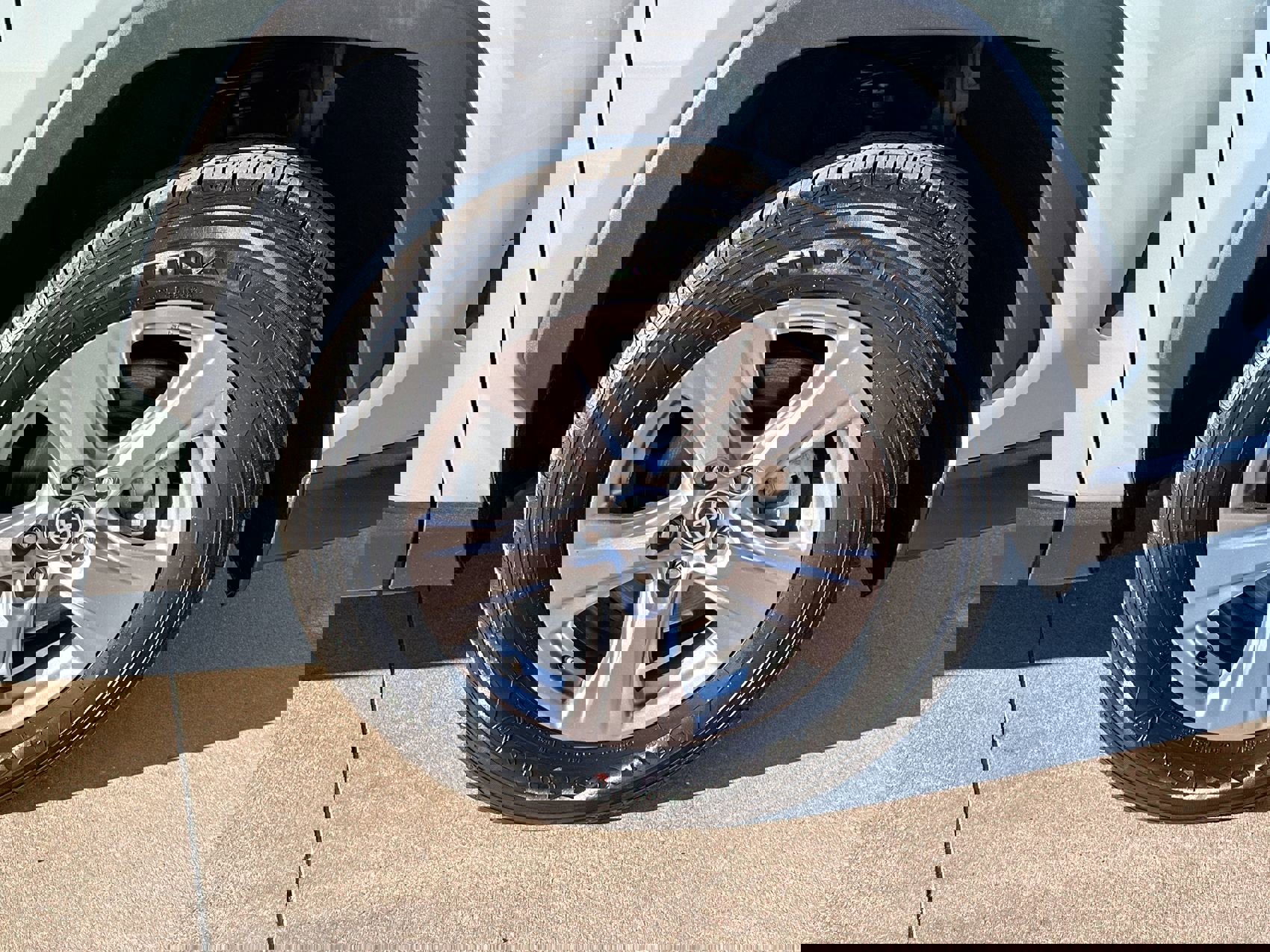 2022 Toyota RAV4 XLE photo 10