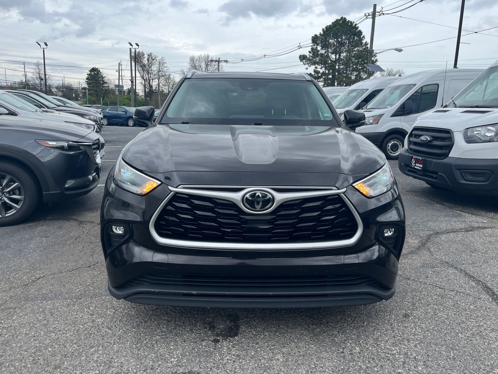 2021 Toyota Highlander XLE photo 2