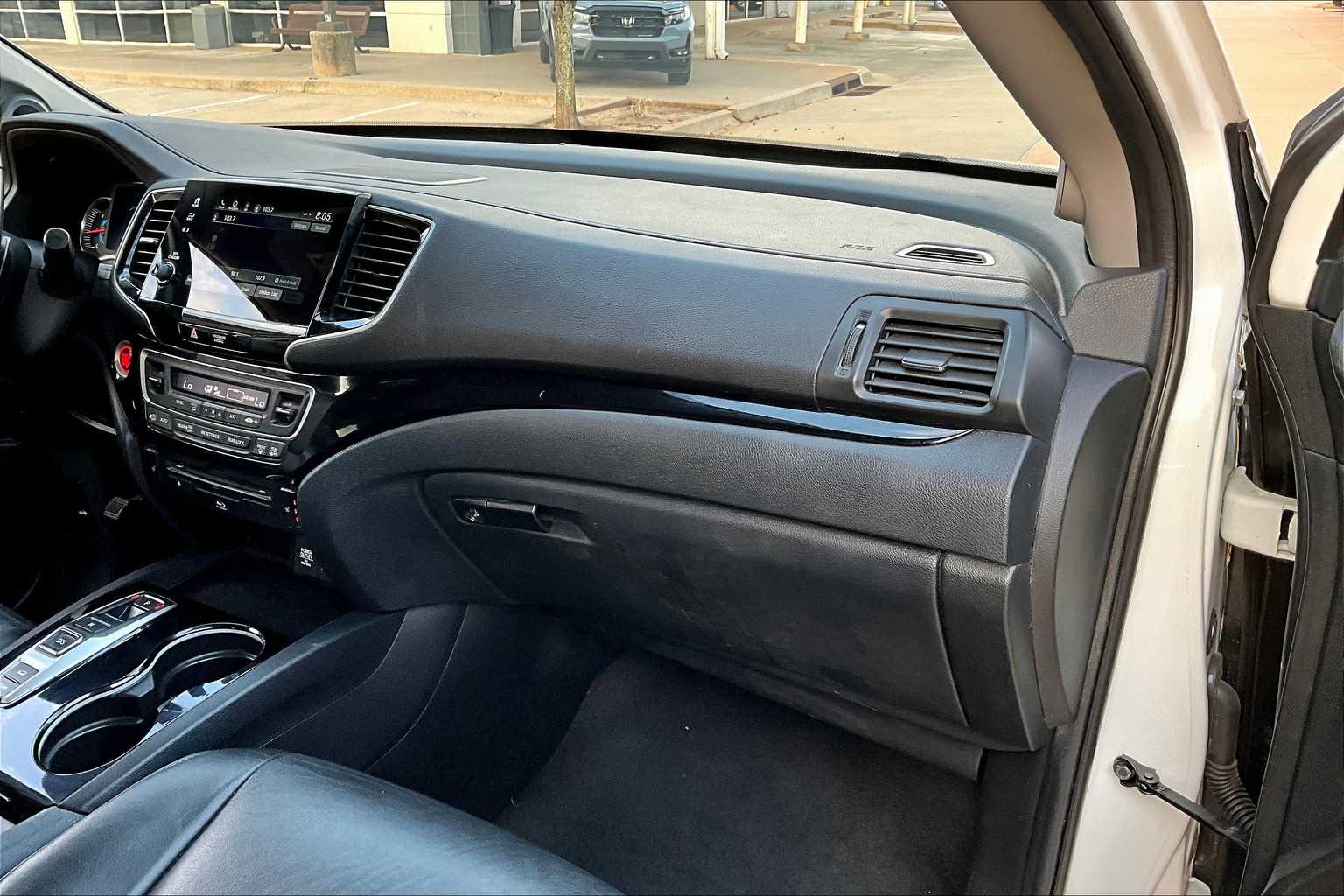 2022 Honda Pilot Touring photo 17