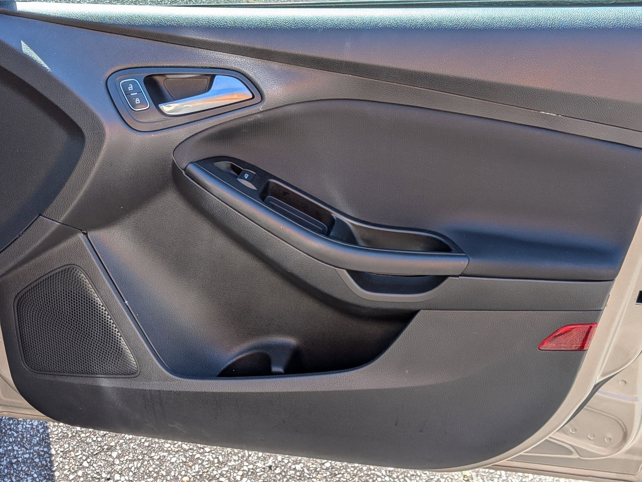 2018 Ford Focus SE photo 31