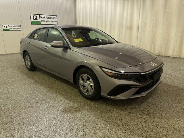 2026 Hyundai Elantra SE's photo