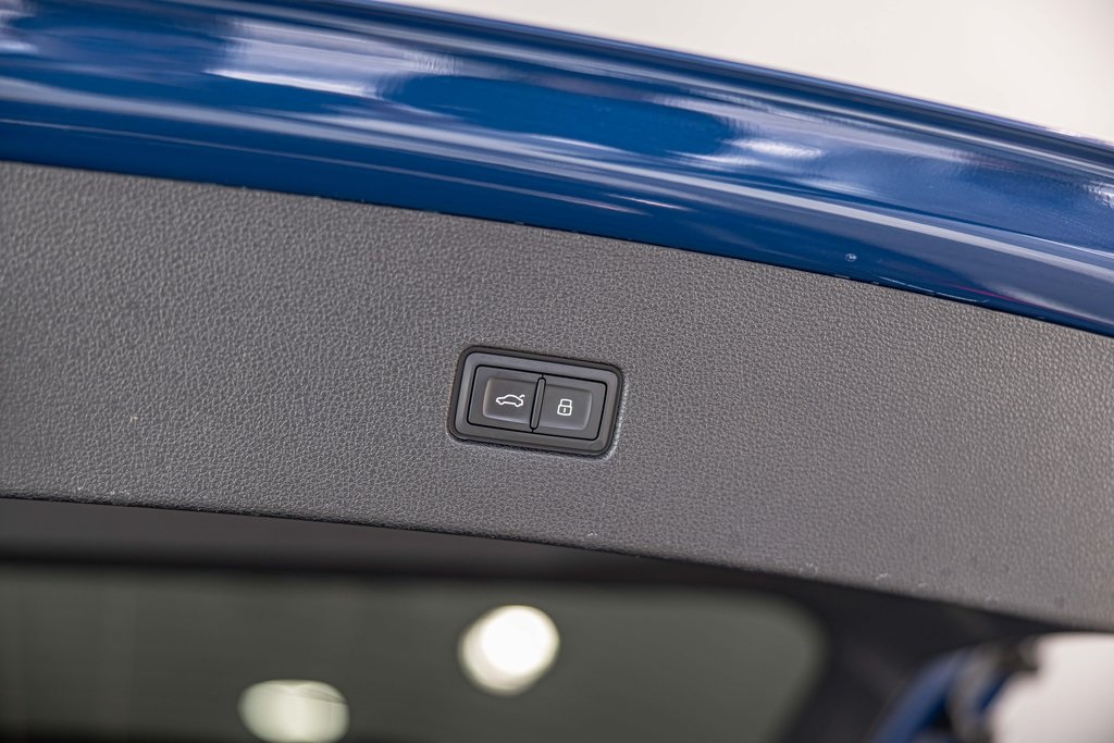 2025 AUDI RS Q8 - Image 17