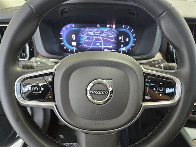 2023 Volvo XC60 B5 Plus photo 35