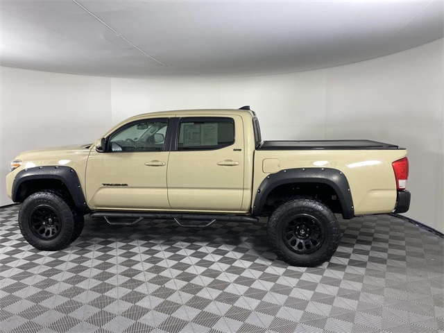 2017 Toyota Tacoma SR5 photo 4