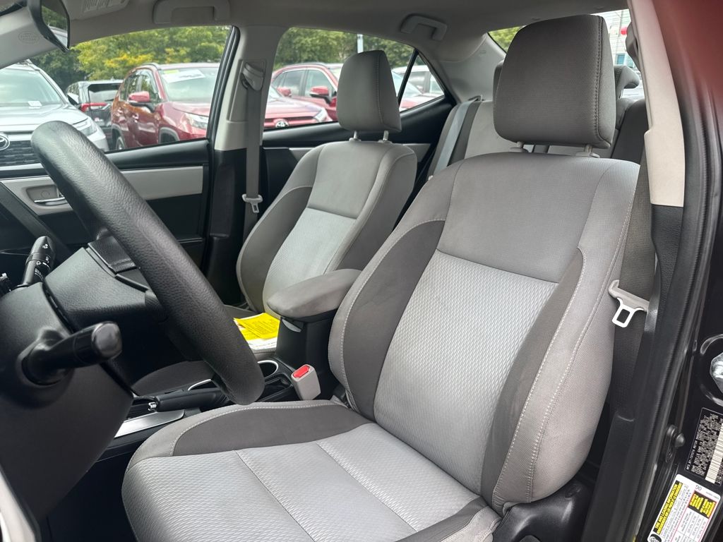 2017 Toyota Corolla LE photo 3