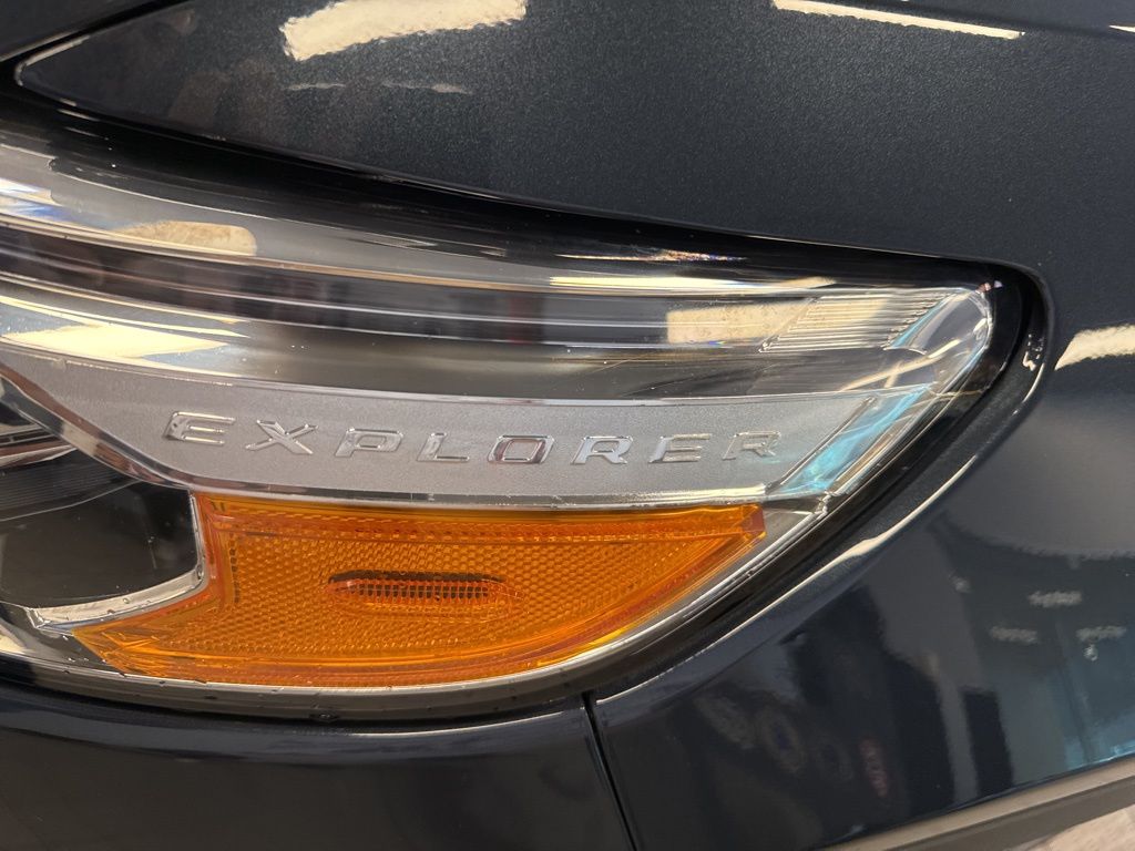 2022 Ford Explorer XLT photo 2