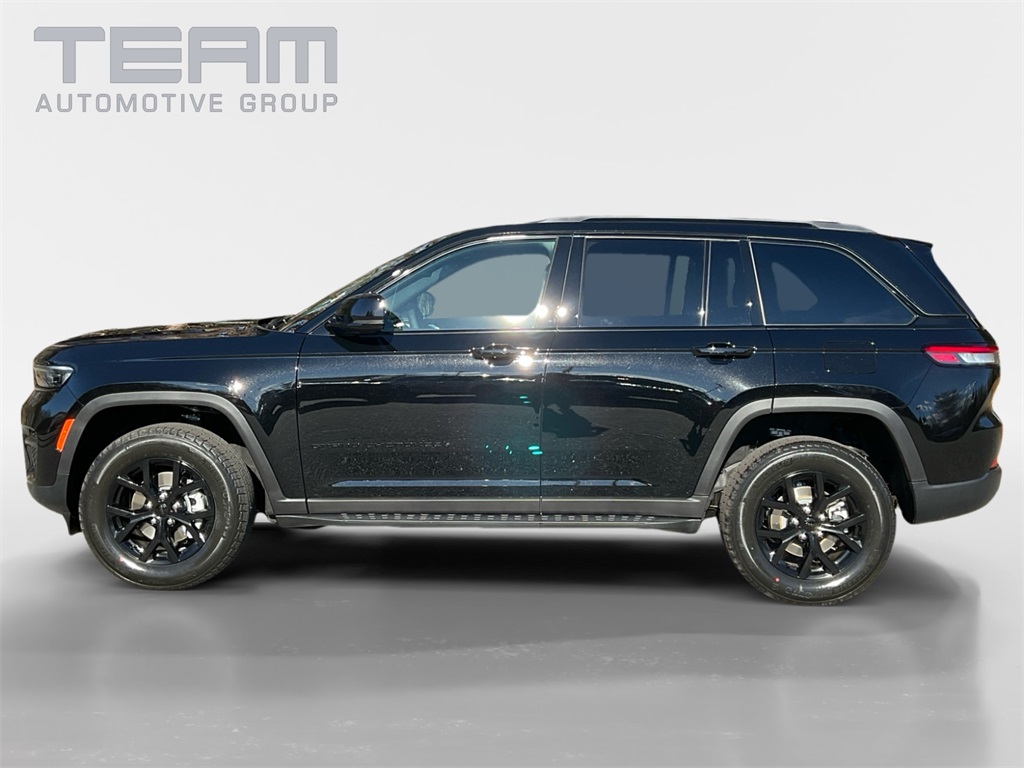 2025 Jeep Grand Cherokee Altitude photo 2