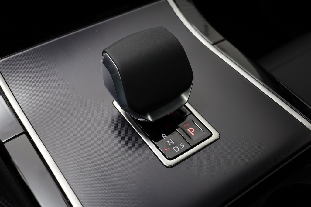 2026 Land Rover Range Rover Velar SE photo 9